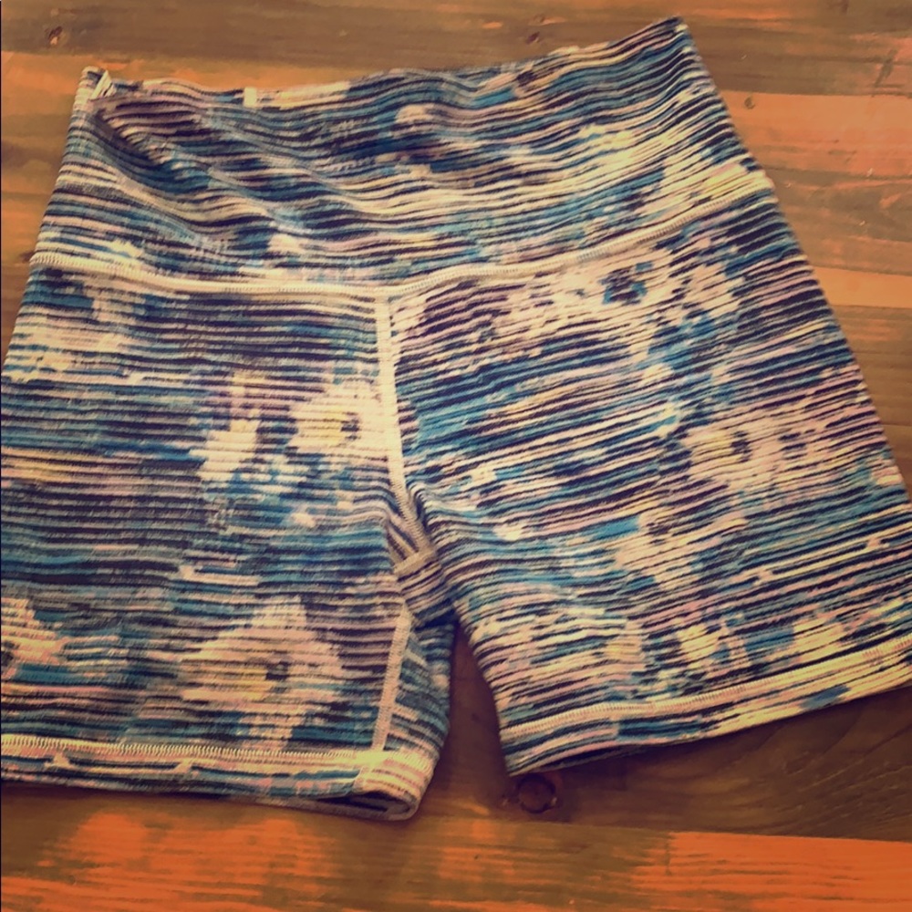 Lululemon athleta blue/black bike shorts size 6